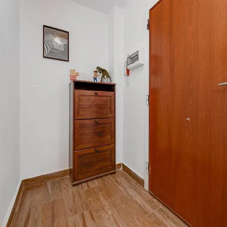Remarkable 3-bed In Apartment *