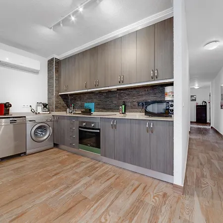 Remarkable 3-bed In Apartment